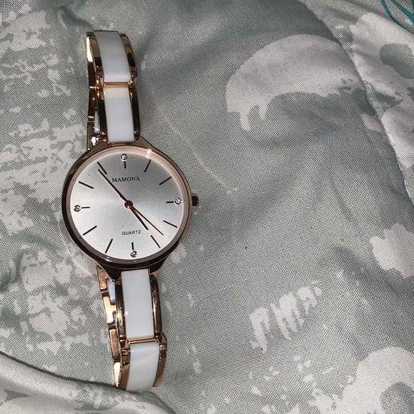 Watch never worn - Picture 1 of 2